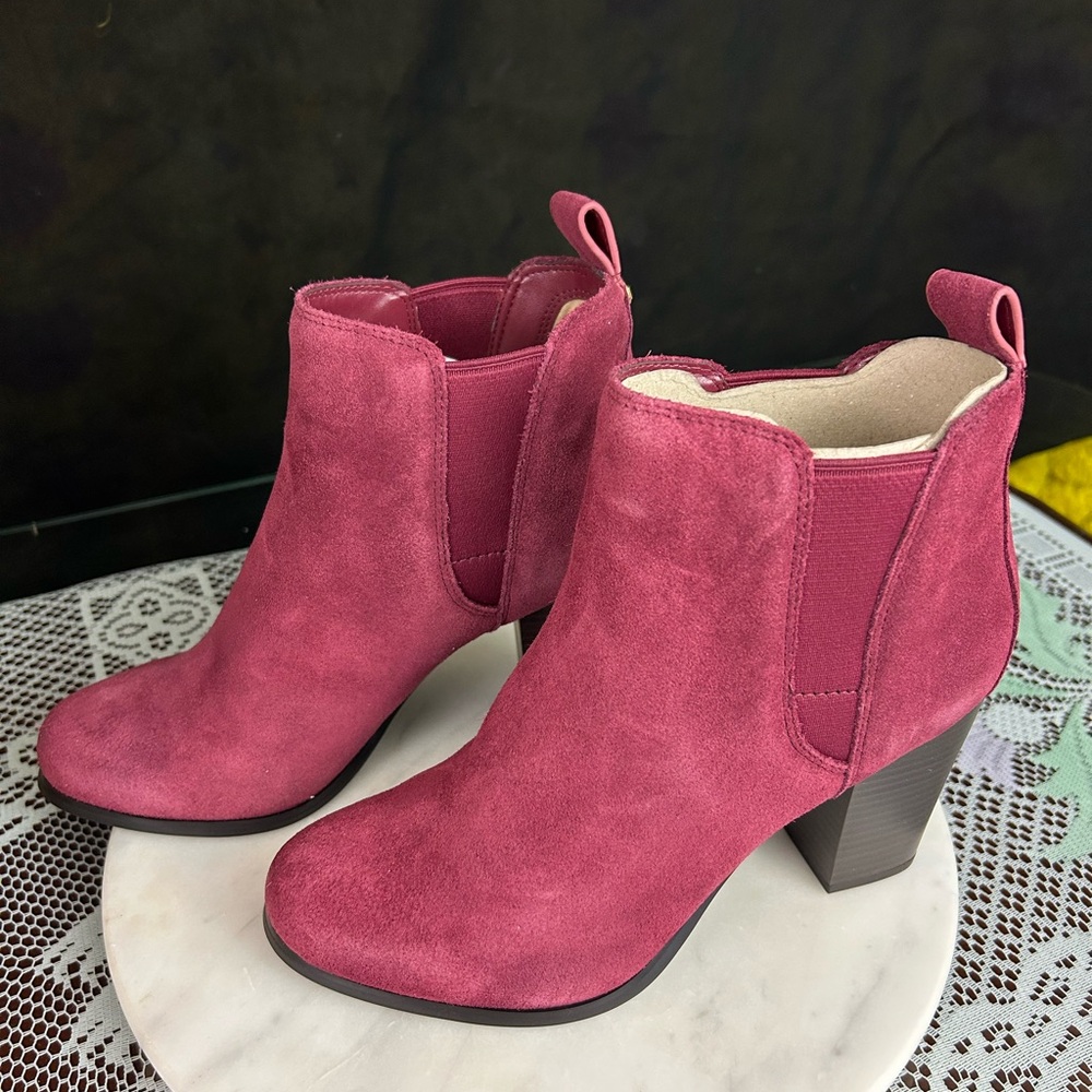 Women’s boots.By MICHAEL KORS.Suede.Brand New. Limited time discounted Shipping